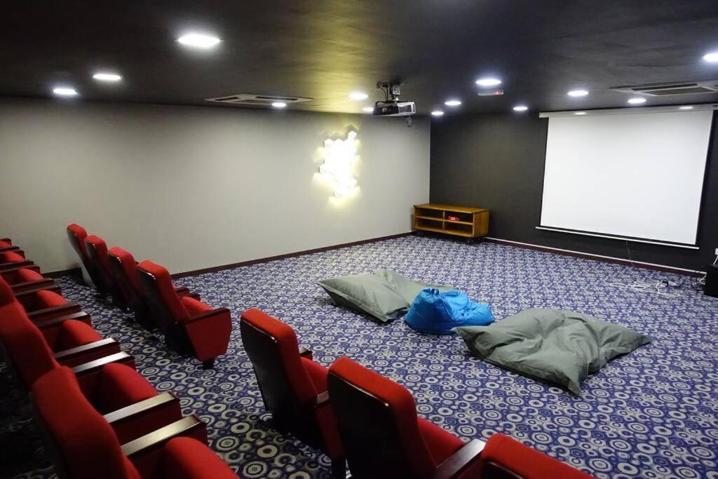 #1.3 Cozy 7Pax Large Beds 2B1R Vivacity Kuching Jazz Suites Luaran gambar